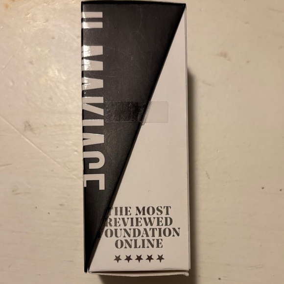 IL MAKIAGE Woke Up Like This Foundation - Picture 2 of 4